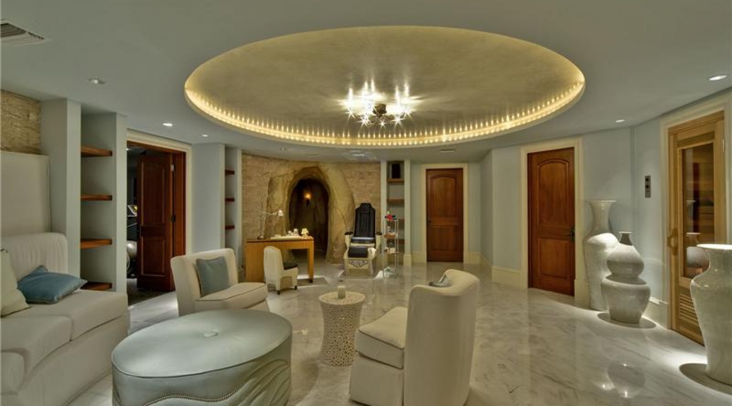 Castillo Caribe, Grand Cayman