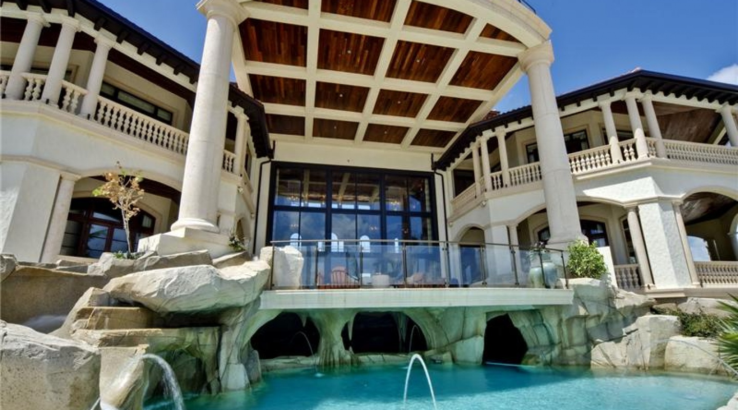 Castillo Caribe, Grand Cayman