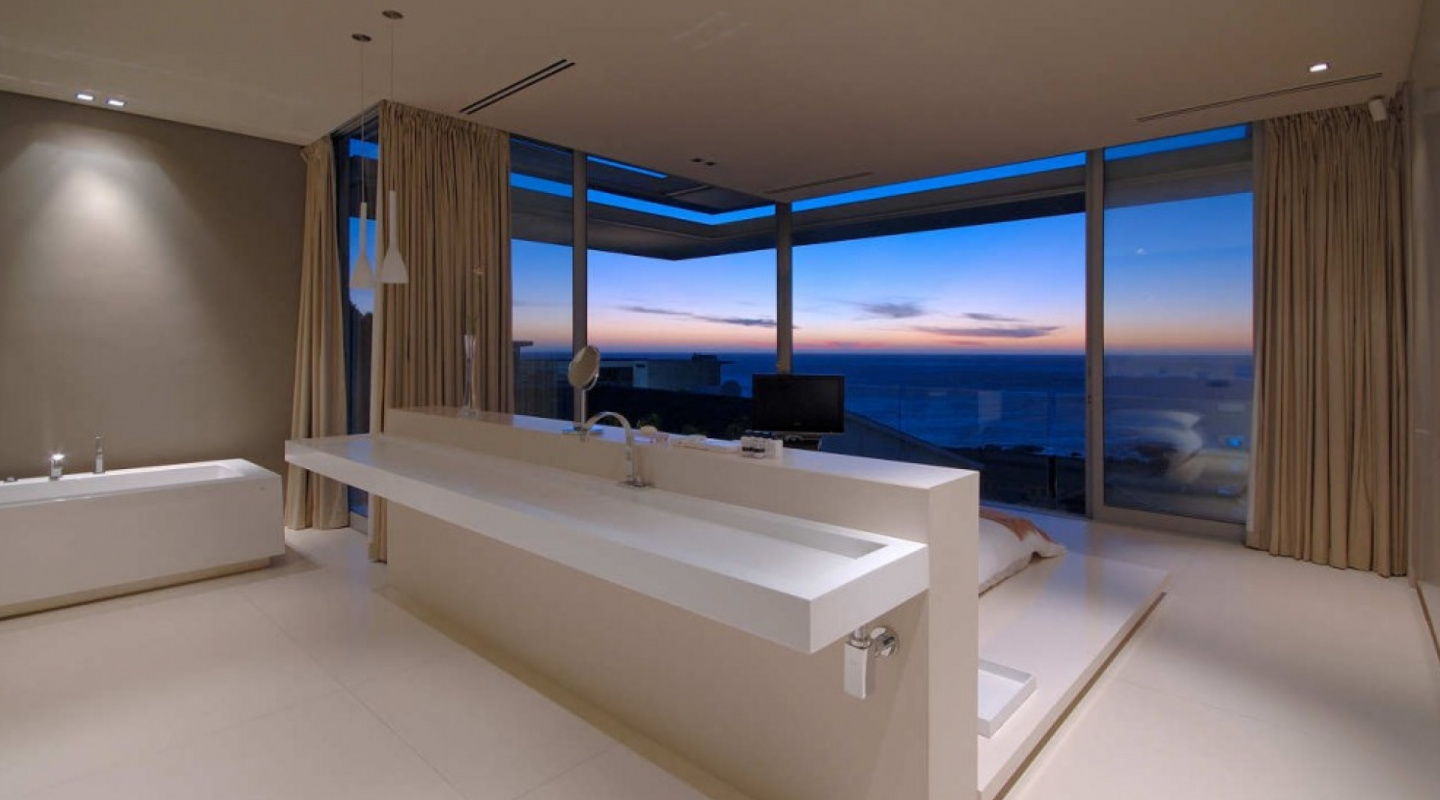 First Cresent-Villa-in-Camps-Bay-South-Africa-by-SAOTA