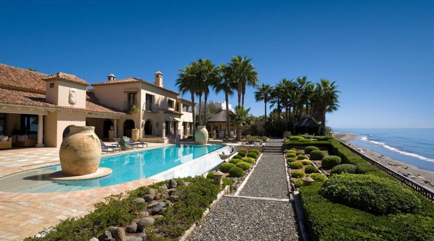 villa in los monteros spain
