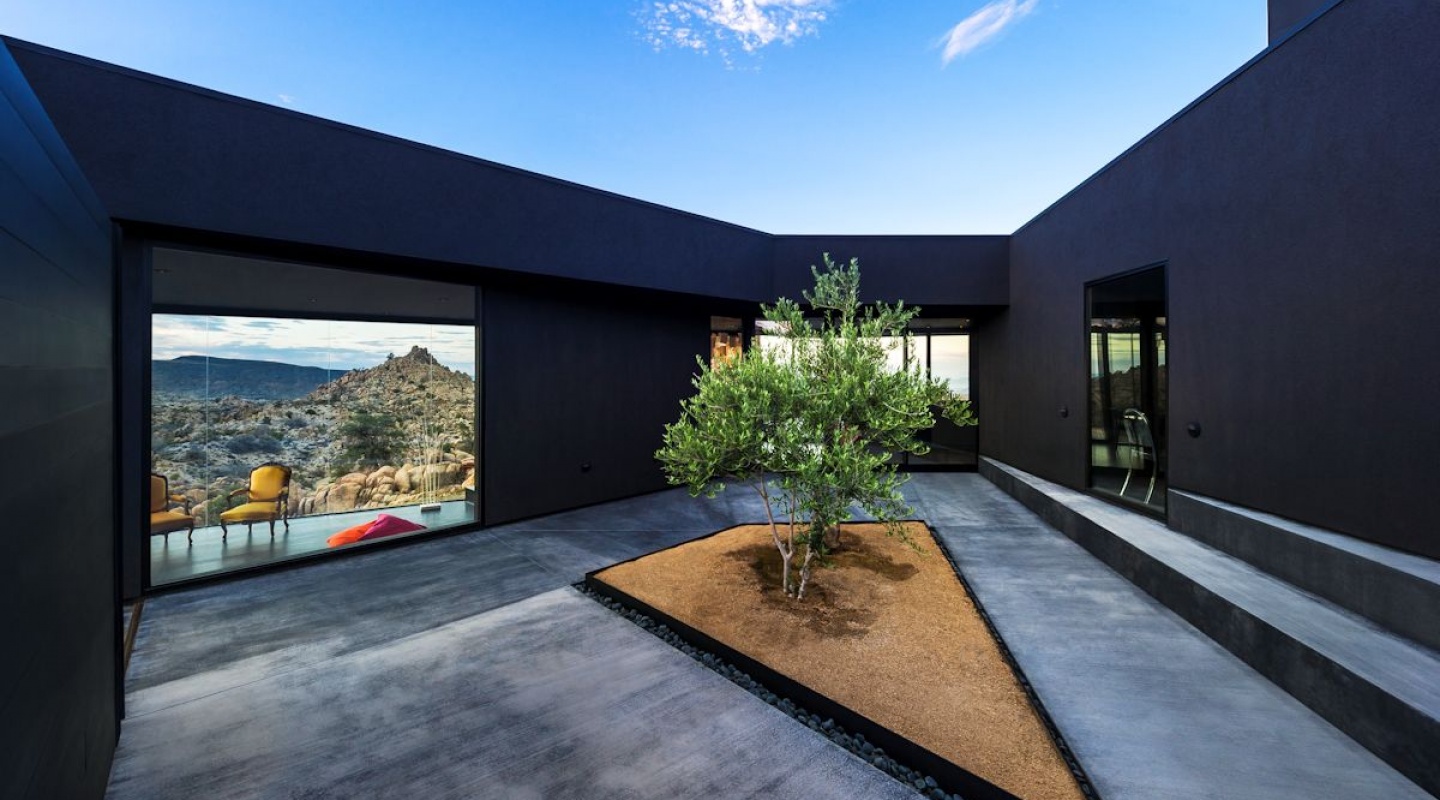 black desert house located in california 6