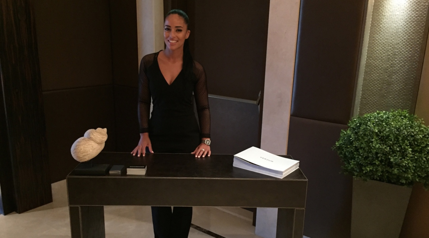 Open Penthouse in Le Reve hostess