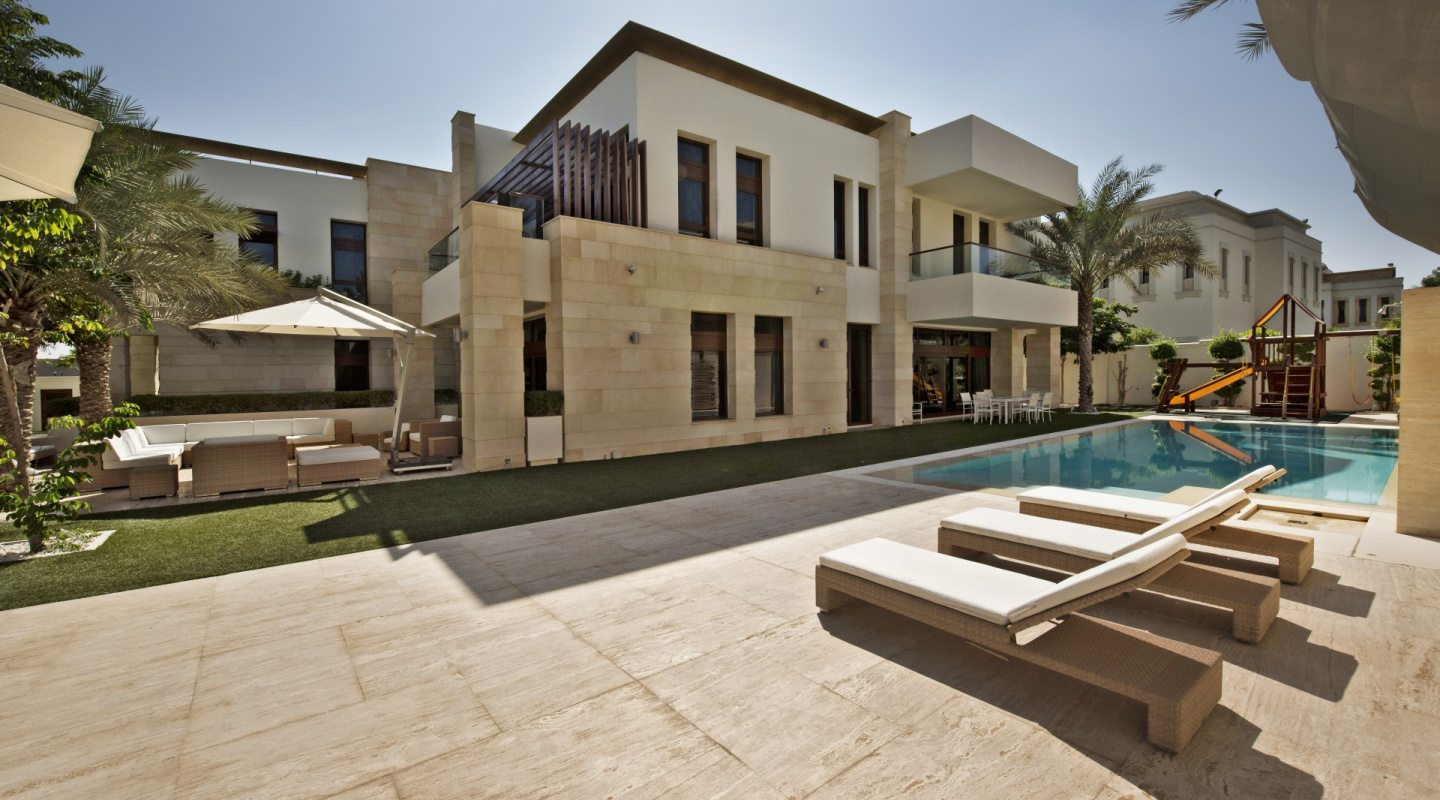 Contemporary Luxury Villa in Emirates Hills, Dubai, UAE for sale